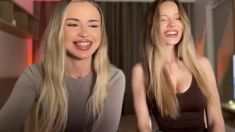 Snapshot of julia_rle chatting on 4, 11, 2025 Julia R Le online show from 4, 11, 2025