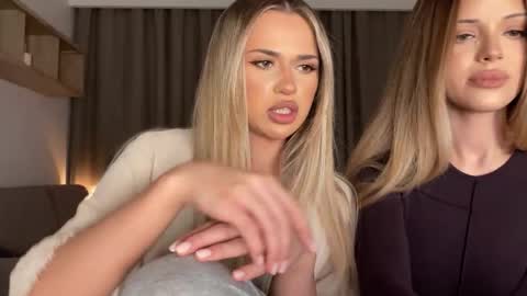 Snapshot of julia_rle chatting on 25, 11, 2025 Julia R Le online show from 25, 11, 2025