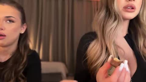 Julia R Le online show from 5, 2, 2026