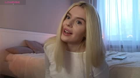 Snapshot of juliacontrol chatting on 23, 12, 2024 Molly online show from 23, 12, 2024