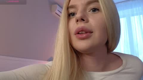 Snapshot of juliacontrol chatting on 5, 1, 2025 Molly online show from 5, 1, 2025