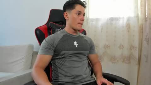 Snapshot of julian_wallace1 chatting on 7, 7, 2026 julian_wallace1 online show from 7, 7, 2026