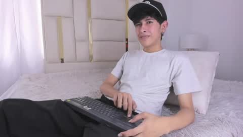 Snapshot of julian_xp chatting on 18, 7, 2026 Julian online show from 18, 7, 2026