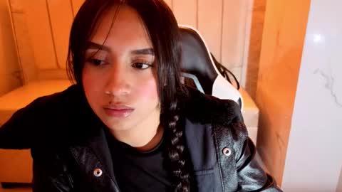 Snapshot of juliana_tx chatting on 2, 12, 2025 Online 2200 to 600 online show from 2, 12, 2025