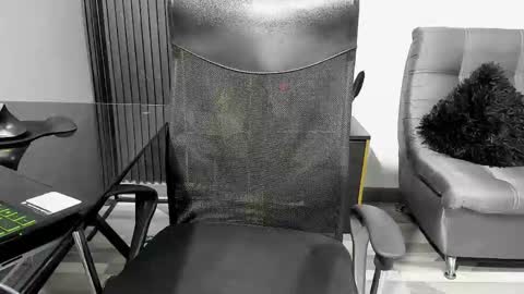 Julian online show from 4, 3, 2025