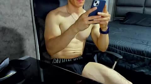 Julian online show from 16, 10, 2025