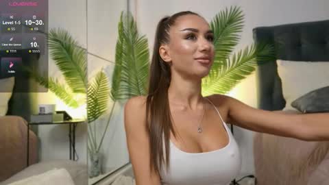 JuliaQuin online show from 6, 10, 2025