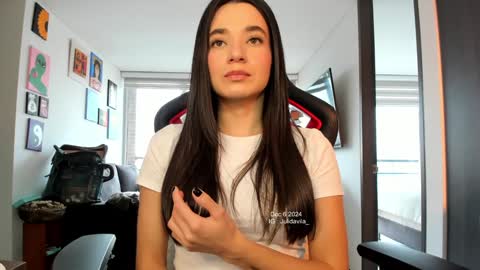 Snapshot of julidavila chatting on 6, 12, 2024 Jeimy Help me to reach 100 thumbs up online show from 6, 12, 2024