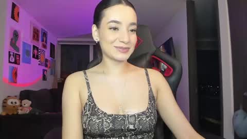 Snapshot of julidavila chatting on 18, 4, 2026 Jeimy Help me to reach 100 thumbs up online show from 18, 4, 2026