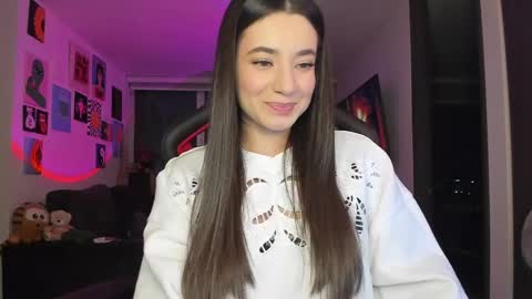 Snapshot of julidavila chatting on 25, 4, 2026 Jeimy Help me to reach 100 thumbs up online show from 25, 4, 2026