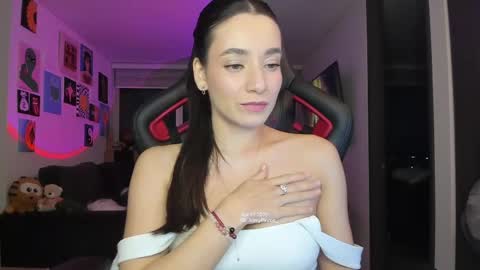 Snapshot of julidavila chatting on 28, 4, 2026 Jeimy Help me to reach 100 thumbs up online show from 28, 4, 2026