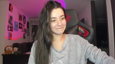 Snapshot of julidavila chatting on 5, 5, 2026 Jeimy Help me to reach 100 thumbs up online show from 5, 5, 2026