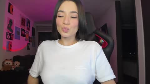 Snapshot of julidavila chatting on 6, 5, 2026 Jeimy Help me to reach 100 thumbs up online show from 6, 5, 2026