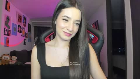 Snapshot of julidavila chatting on 8, 5, 2026 Jeimy Help me to reach 100 thumbs up online show from 8, 5, 2026