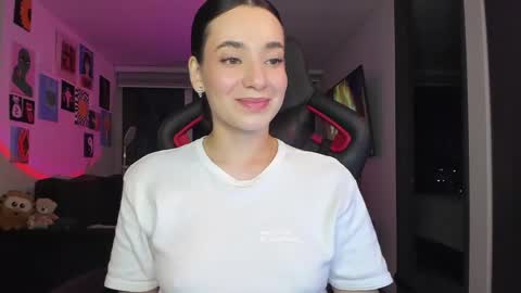 Snapshot of julidavila chatting on 17, 5, 2026 Jeimy Help me to reach 100 thumbs up online show from 17, 5, 2026