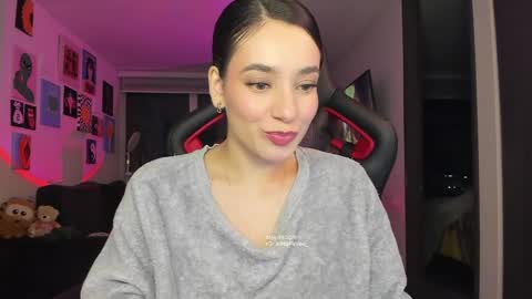 Snapshot of julidavila chatting on 19, 5, 2026 Jeimy Help me to reach 100 thumbs up online show from 19, 5, 2026