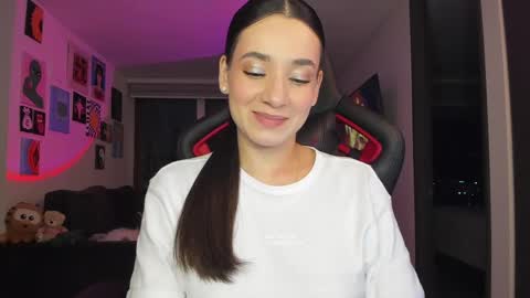 Snapshot of julidavila chatting on 25, 5, 2026 Jeimy Help me to reach 100 thumbs up online show from 25, 5, 2026