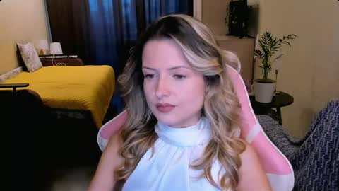 Snapshot of julie_flores chatting on 28, 4, 2026 Julie online show from 28, 4, 2026