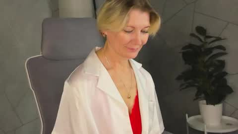 Julie Lucasss online show from 19, 3, 2026