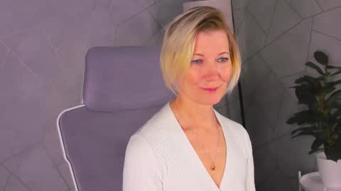 Julie Lucasss online show from 20, 3, 2026