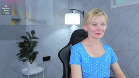 Snapshot of julie_lucasss chatting on 3, 6, 2026 Julie Lucasss online show from 3, 6, 2026