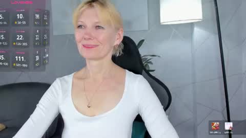 Snapshot of julie_lucasss chatting on 18, 6, 2026 Julie Lucasss online show from 18, 6, 2026