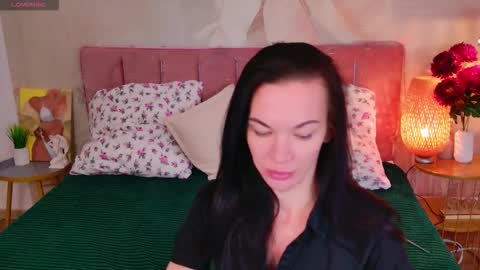 Snapshot of juliehill chatting on 5, 2, 2026 juliehill online show from 5, 2, 2026