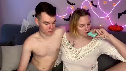 Julie and Thomas online show from 31, 10, 2025