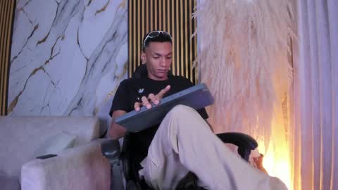 Julien online show from 30, 3, 2026