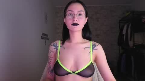 Snapshot of julierayls chatting on 29, 9, 2025 see u on Tuesday December 3 in 0200 UTC time turn on notifications so you dont miss me online show from 29, 9, 2025