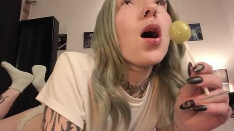 juliet_sourire online show from 13, 2, 2025