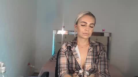 julieta__fox_ online show from 23, 2, 2025