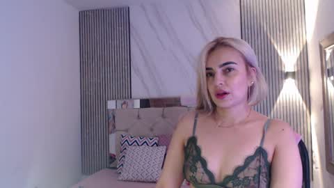 julieta__fox_ online show from 5, 4, 2026