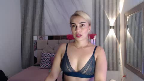 julieta__fox_ online show from 7, 4, 2026