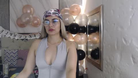 Snapshot of julieta__fox_ chatting on 24, 4, 2026 julieta__fox_ online show from 24, 4, 2026