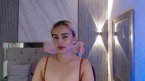 Snapshot of julieta__fox_ chatting on 5, 5, 2026 julieta__fox_ online show from 5, 5, 2026