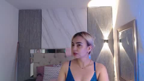 Snapshot of julieta__fox_ chatting on 12, 5, 2026 julieta__fox_ online show from 12, 5, 2026