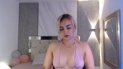 Snapshot of julieta__fox_ chatting on 18, 5, 2026 julieta__fox_ online show from 18, 5, 2026