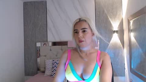 Snapshot of julieta__fox_ chatting on 22, 7, 2026 julieta__fox_ online show from 22, 7, 2026