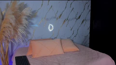 Julieth Gomez online show from 6, 4, 2026