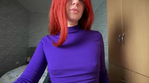 Snapshot of julietterosie chatting on 16, 12, 2024 Rose online show from 16, 12, 2024