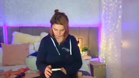 JulietteVolpe Wyorika online show from 15, 1, 2025