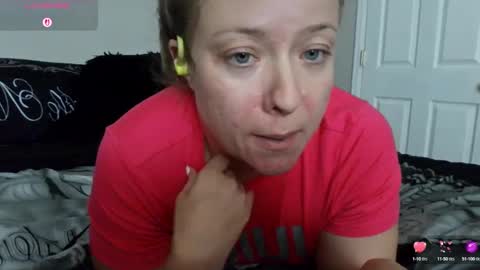 Snapshot of julimonroe chatting on 17, 9, 2025 Juli Monroe online show from 17, 9, 2025