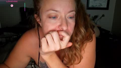 Snapshot of julimonroe chatting on 7, 10, 2025 Juli Monroe online show from 7, 10, 2025