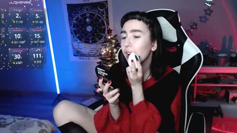 Snapshot of julscinamon chatting on 30, 12, 2024 Baroness Von Cringe online show from 30, 12, 2024