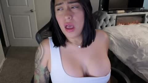 julyclb online show from 20, 4, 2026