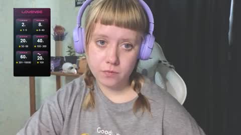 Snapshot of june_shy0 chatting on 18, 9, 2025 June online show from 18, 9, 2025