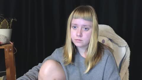 Snapshot of june_shy0 chatting on 20, 11, 2025 June online show from 20, 11, 2025