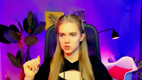 junewoods online show from 20, 11, 2025