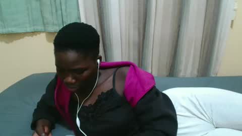 Snapshot of just_lyra chatting on 28, 9, 2025 Lyra online show from 28, 9, 2025